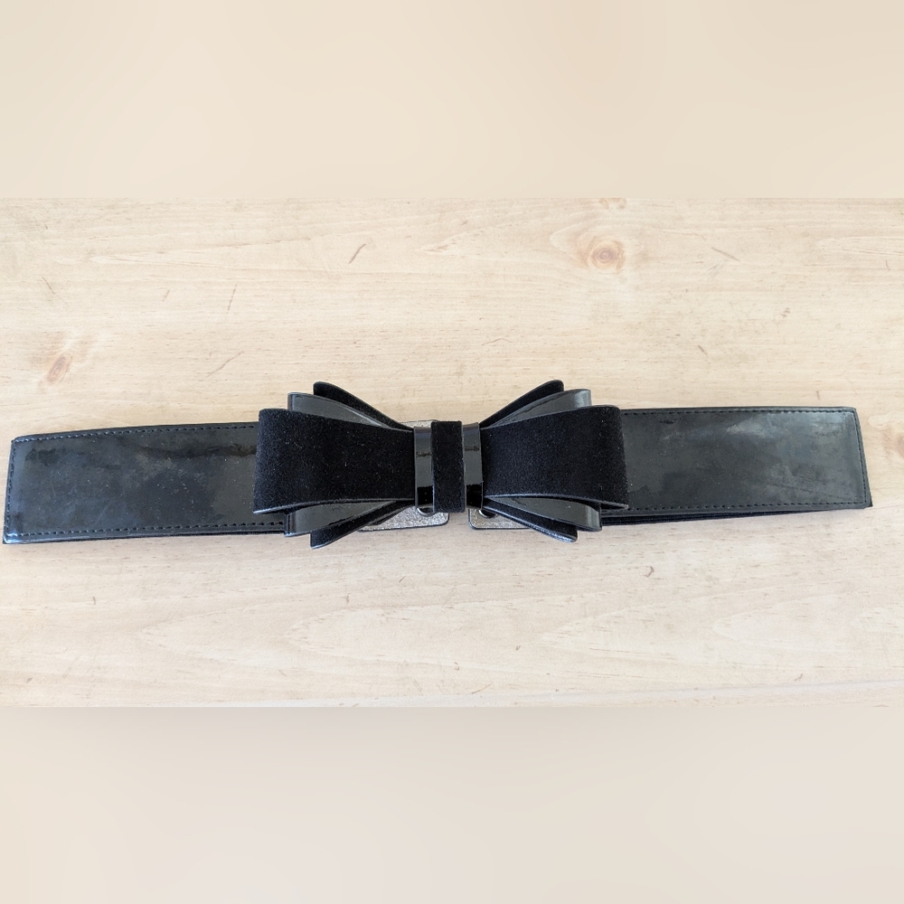 White House Black Market Bow Belt